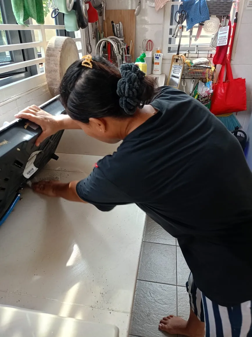 Shoolin cleaner at work