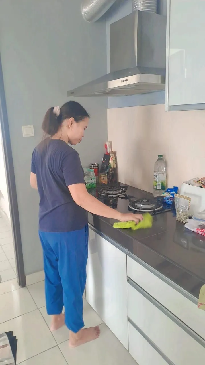 Kitchen cleaning